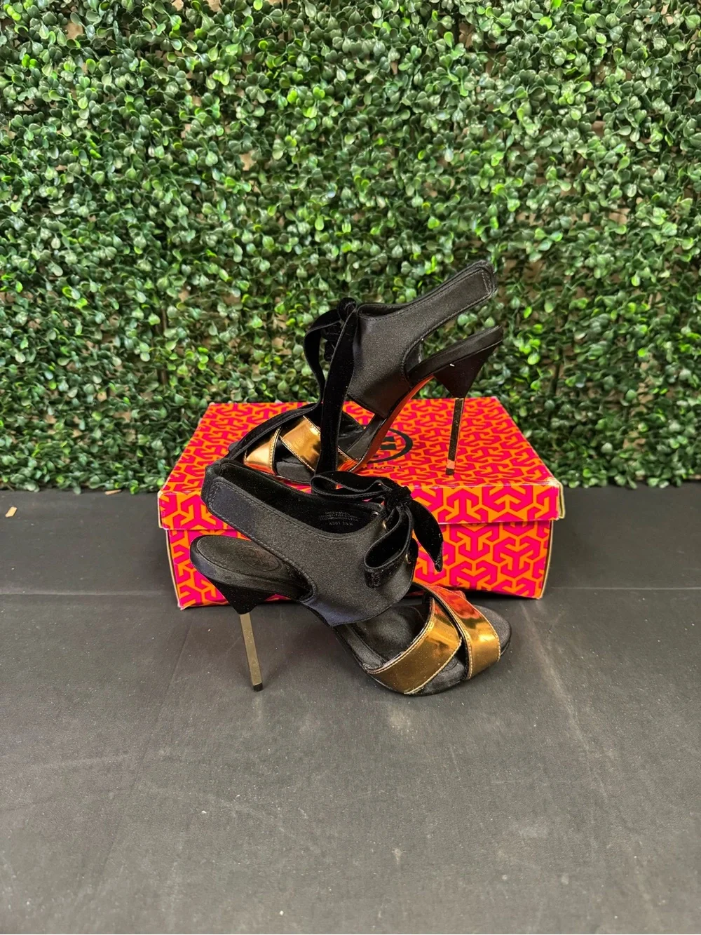 Tory Burch Cutout Accent Sandals - Women’s 7.5